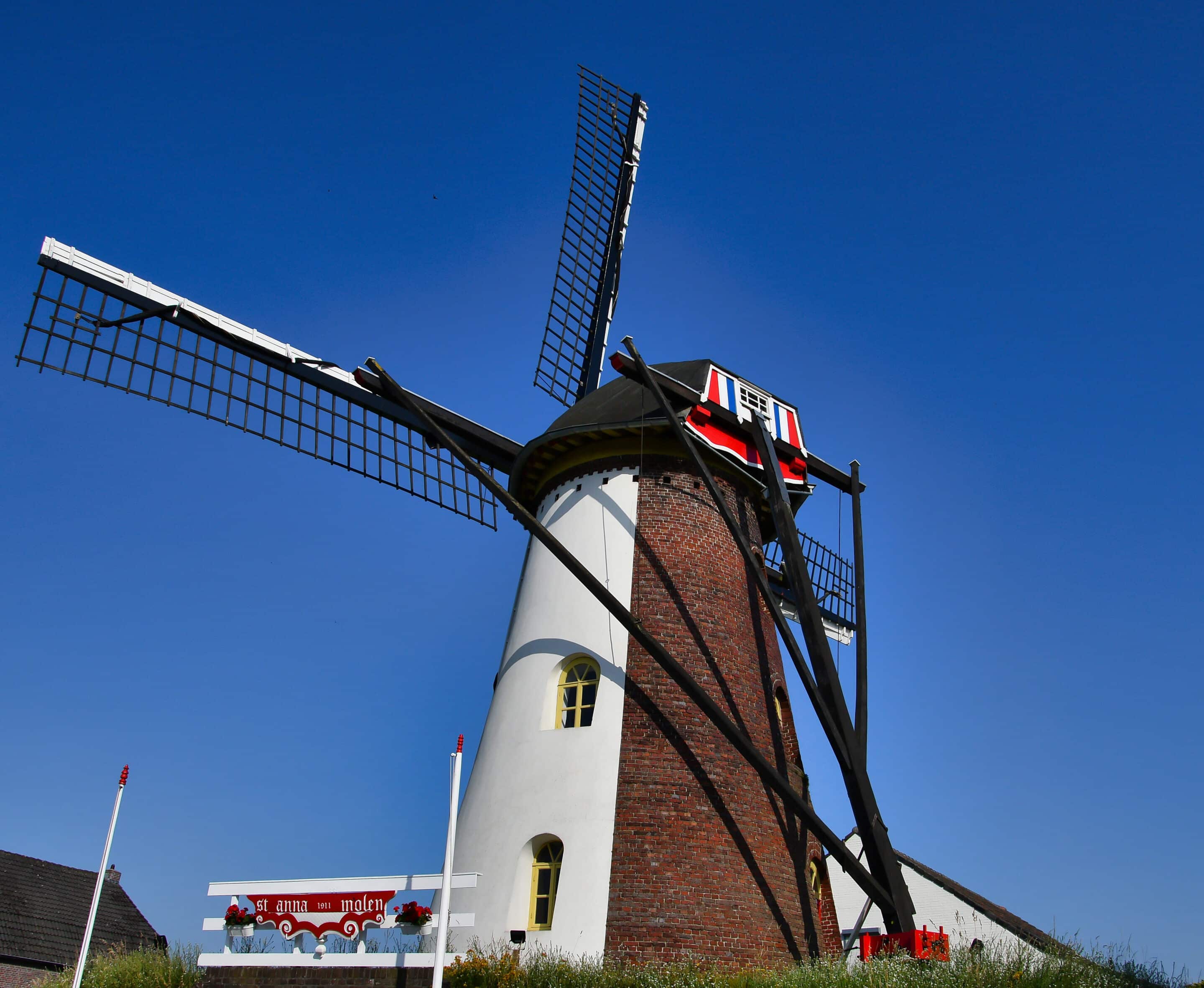Dutch cornmill in Weert the Netherlands geschiedenis Bussum