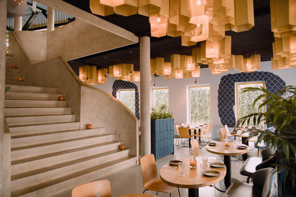 Dara binnen Beuntjes Grand cafe